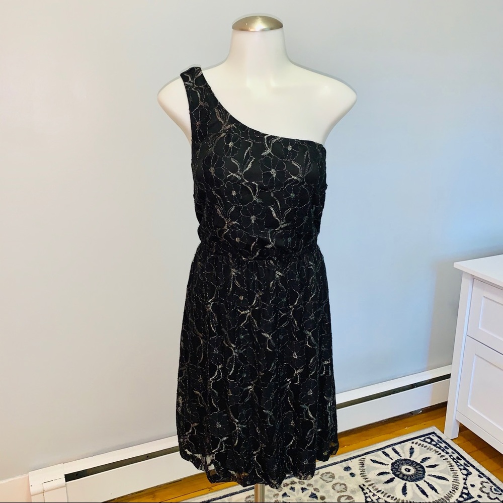 One shoulder dress